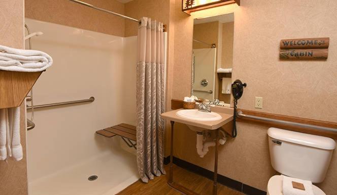 Boarders Inn & Suites By Cobblestone Hotels In Waukon Exteriér fotografie