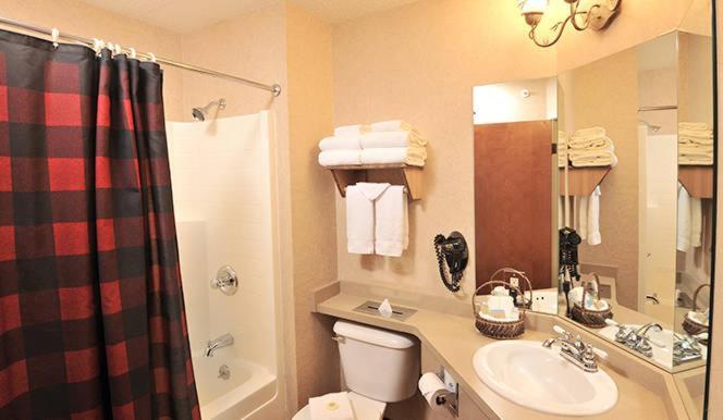 Boarders Inn & Suites By Cobblestone Hotels In Waukon Exteriér fotografie