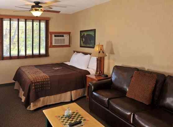 Boarders Inn & Suites By Cobblestone Hotels In Waukon Exteriér fotografie