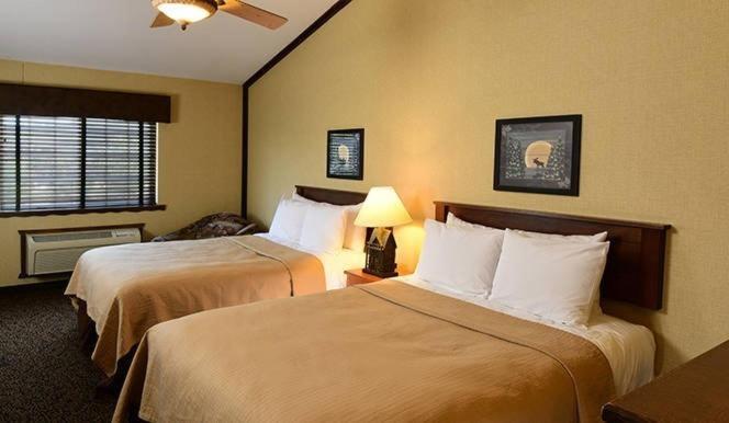 Boarders Inn & Suites By Cobblestone Hotels In Waukon Exteriér fotografie