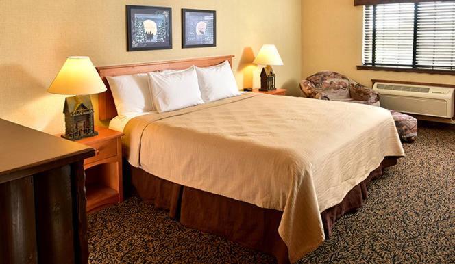 Boarders Inn & Suites By Cobblestone Hotels In Waukon Exteriér fotografie
